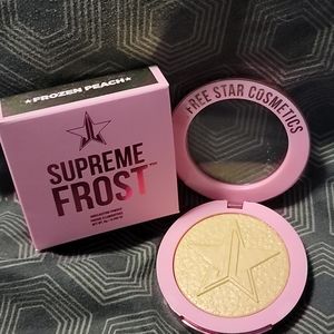 Jeffree Star Supreme Frost shade: Frozen Peach